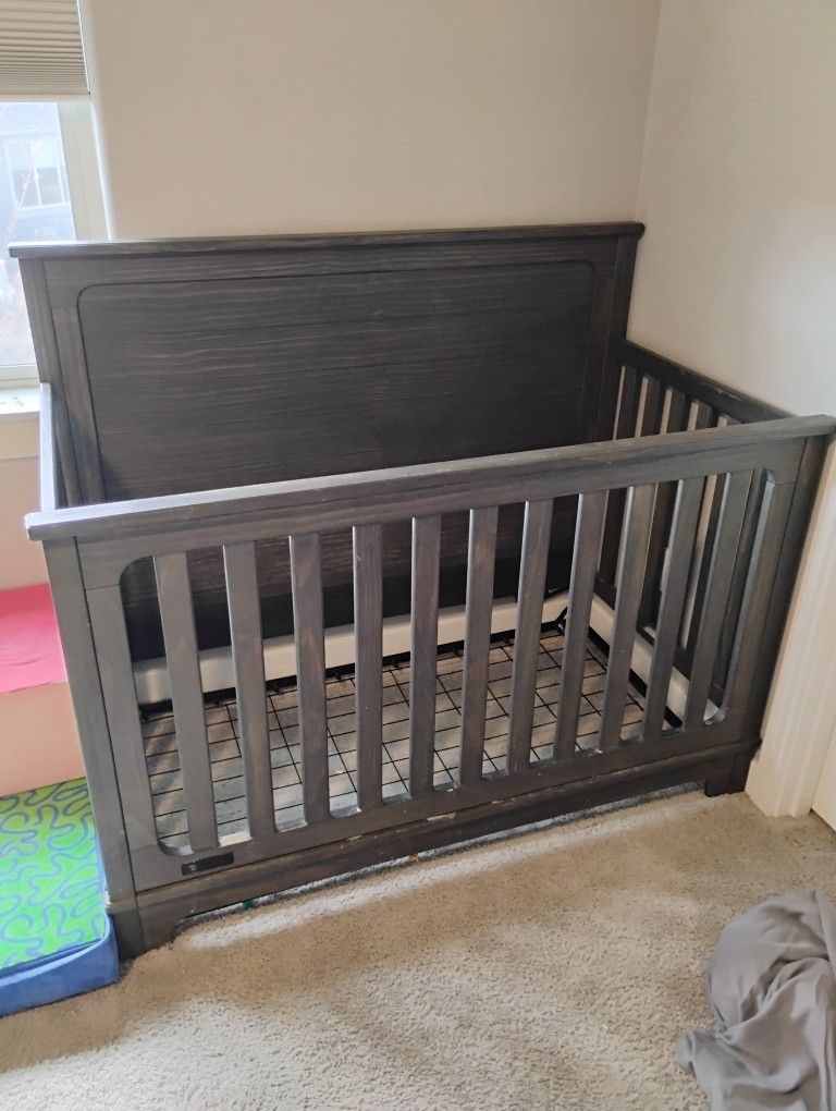 Simmons 4 in 1 Convertable Crib