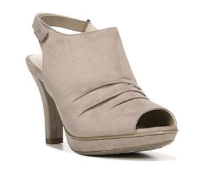 Naturalizer Dooley sleek platform sandal with N5 comfort cushioned insole  Size 7.5M