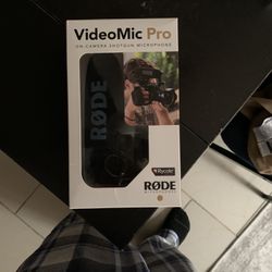 rode videomic pro+ camera-mount shotgun microphone