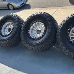 WHEELS KMC445 17x9 BEADLOCKS 8x180