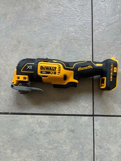 DEWALT 20V MAX XR Cordless Brushless 3-Speed Oscillating Multi Tool.