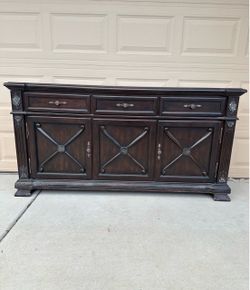 Wooden Sideboard/Buffet with Drawers and Cabinet Doors