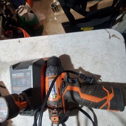 RIDGID TOOLS 12v Cordless Drill  2 batteries and a charger works great, BT3,41 , prices firm