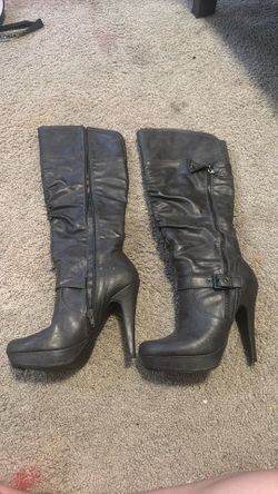 Knee high leather grey boots (size 8.5)