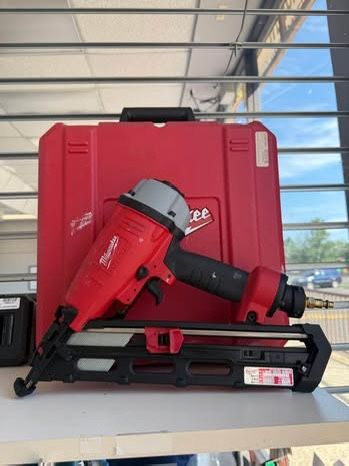 Milwaukee pneumatic Framing Nailer 7140-21