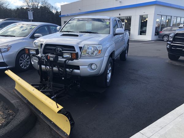 2008 Toyota tacoma SR5 with plow for Sale in Westport, CT - OfferUp
