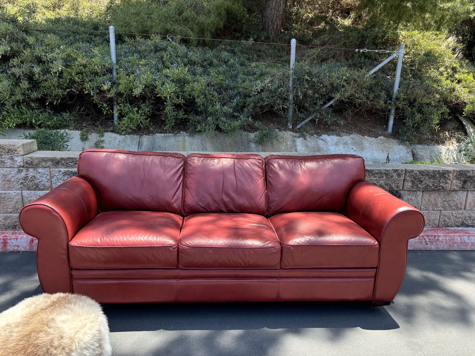 Beautiful Red Leather Sofa 🍎