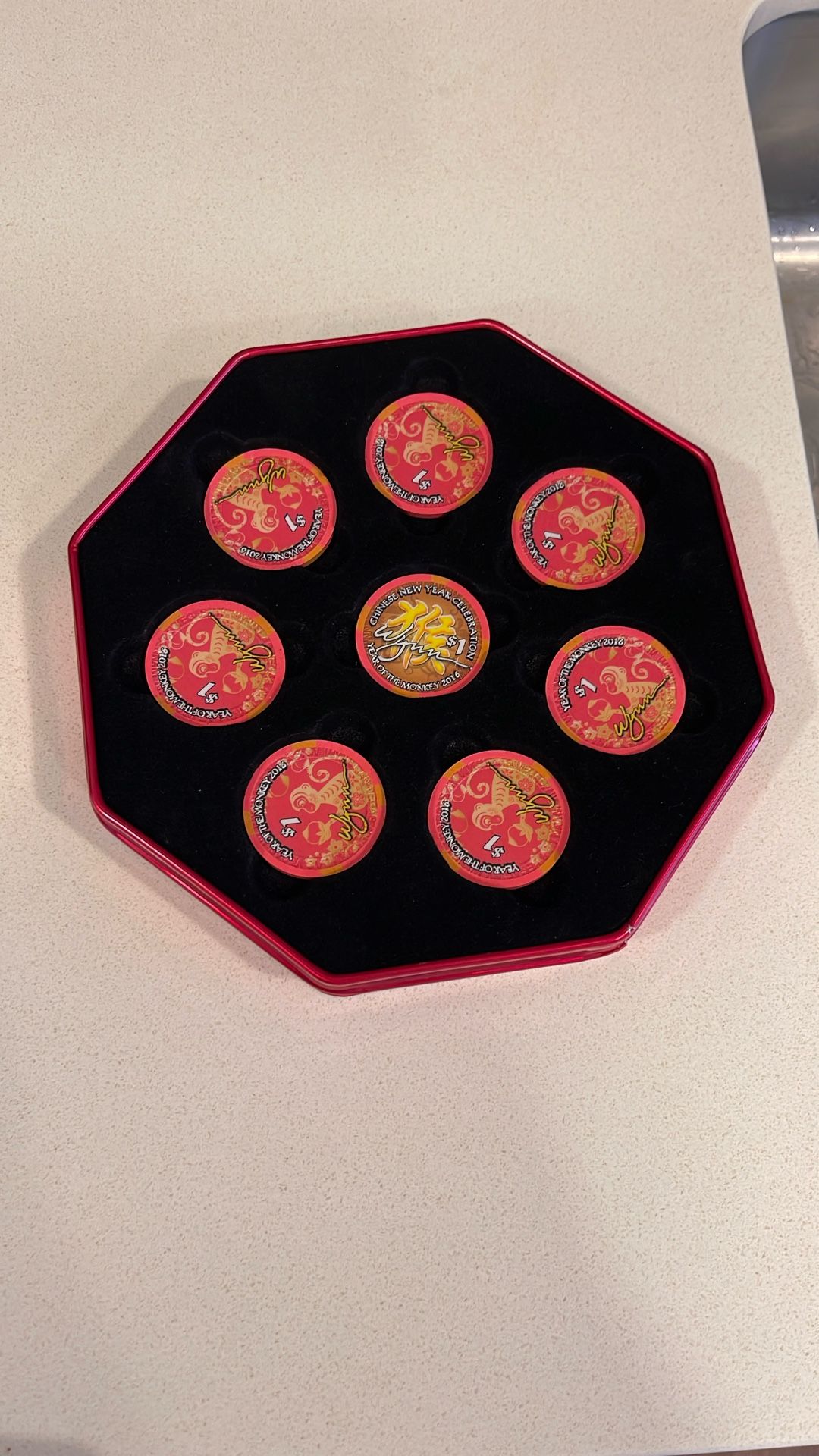2016 WYNN $1 YEAR OF THE MONKEY TIN SET W/8 $1 CASINO CHIPS LAS VEGAS NEVADA