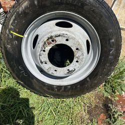 8 Lug Dually Rim And Tire