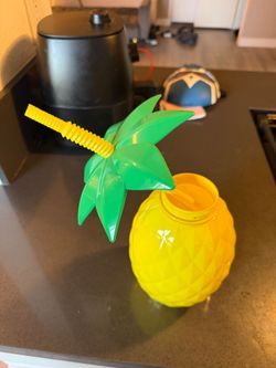 Pineapple shape water sipper