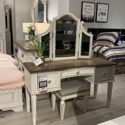 Farmhouse, vanity set