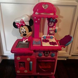 Disney Play Kitchen Minnie Mouse Flipping FUN 