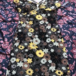 Small Women’s Floral Dress, New With Tags In