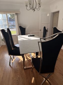 Modern Marble Dining Table Set with 8 Velvet Chairs – Like New