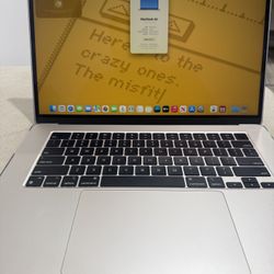 Selling Apple Laptop MacBook Air 15 inch Price Firm M3 Chip 2024 256GB Like New with Case 