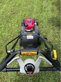 FEW TIMES USED ALMOST NEW SELF PROPELLED LAWNMOWER HONDA HRX-217 /200cc TWIN BLADE / BLADE CONTROL SYSTEM . XENOY DECK NEVER GER RUST, DENT or CORRODE