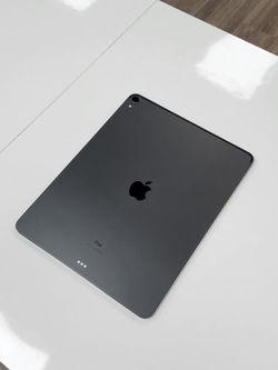 Apple IPad Pro 12.9in 4th Gen Tablet Cellular in good condition