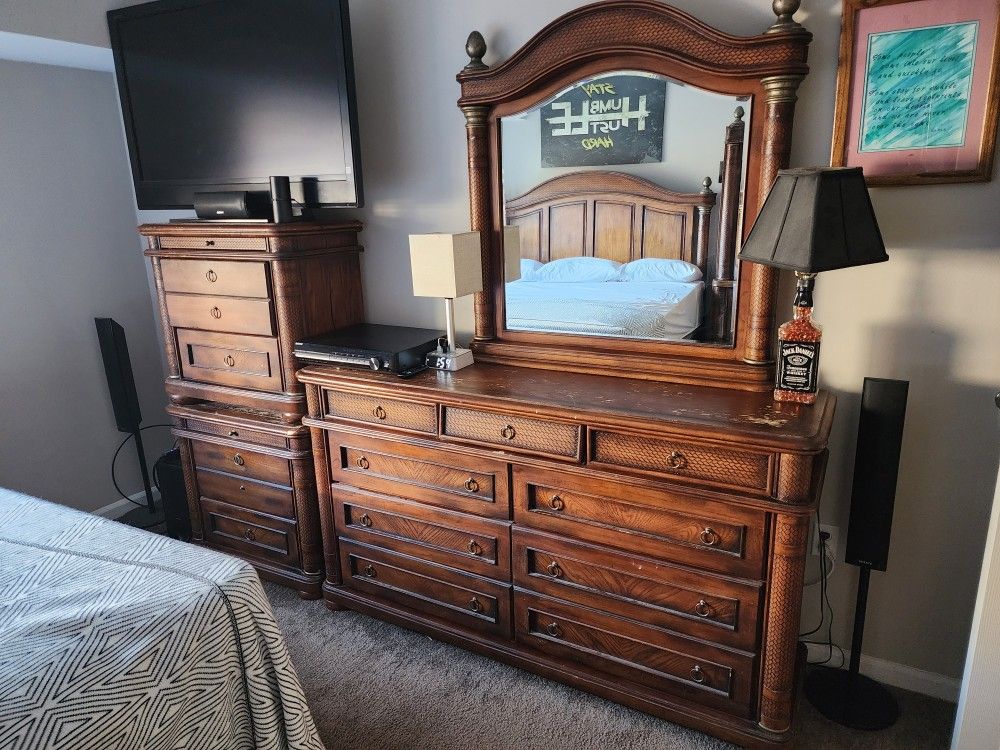 6pc King Size Solid Wood Bedroom Set. Matress And Box Spring Included.