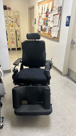 Electric wheelchair