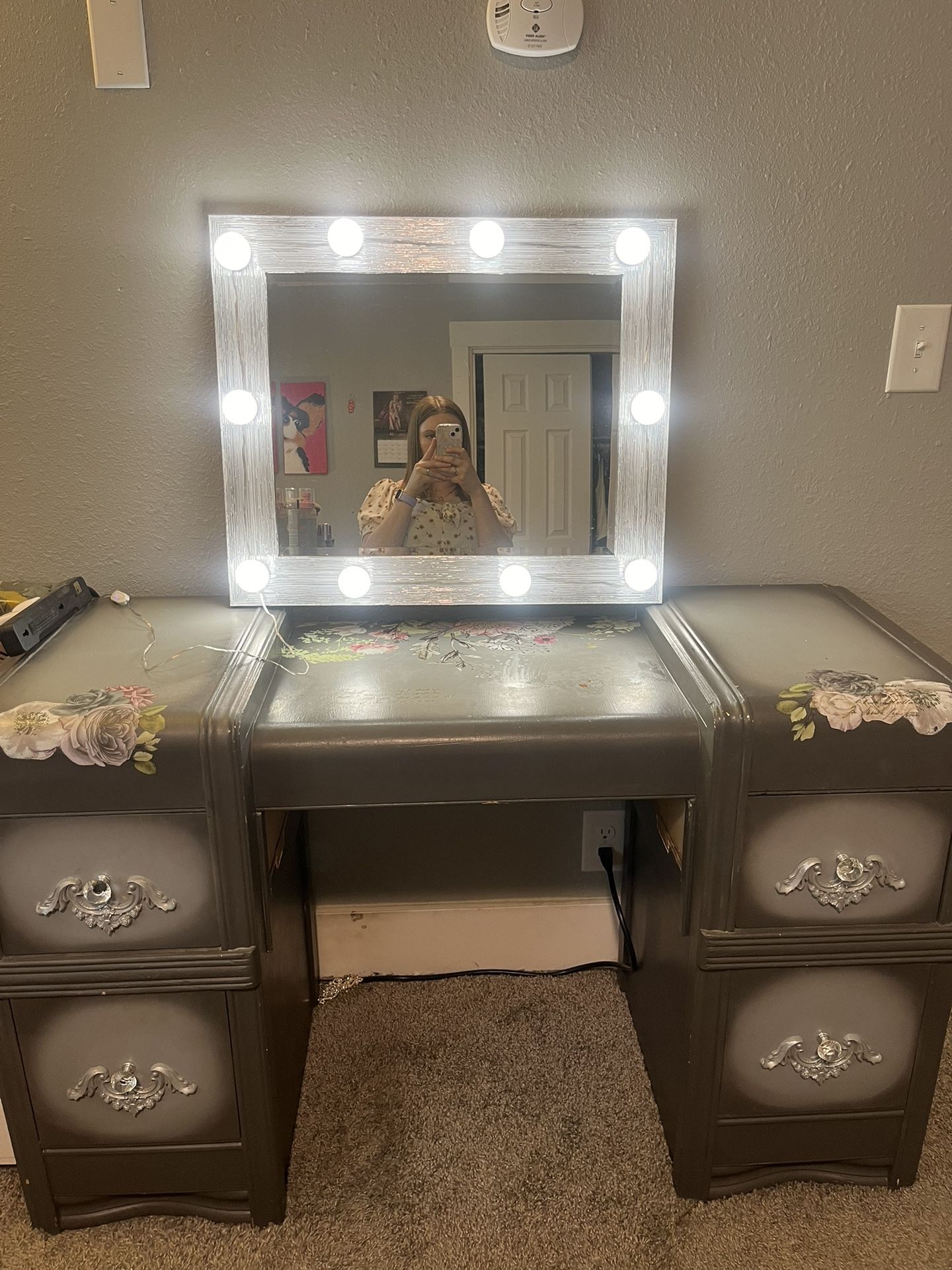 Vintage Makeup Vanity/ Desk