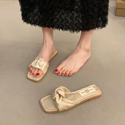 slippers