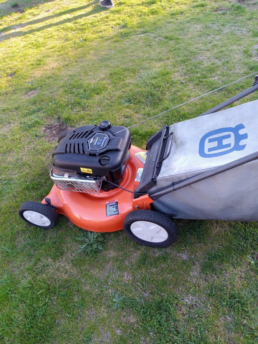 Husqvarna Lawn Mower for Sale in Puyallup, WA OfferUp