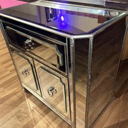 Z Gallerie mirrored nightstand (1) Only $60 READ Description