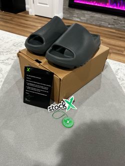 adidas Yeezy Slides Men's Size 11 Slate Grey