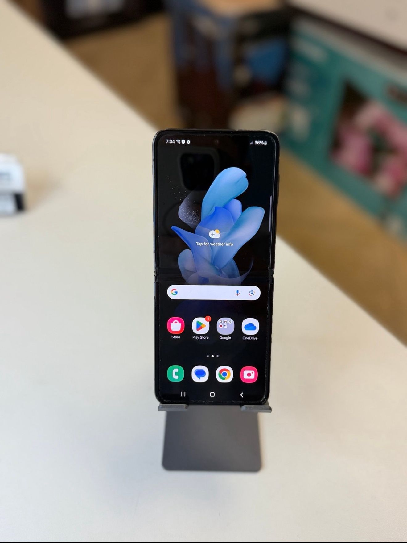 Samsung Galaxy Z Flip4 Unlocked 256GB Graphite excellent condition