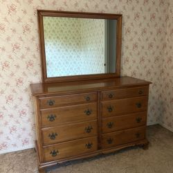 Dresser With Mirror