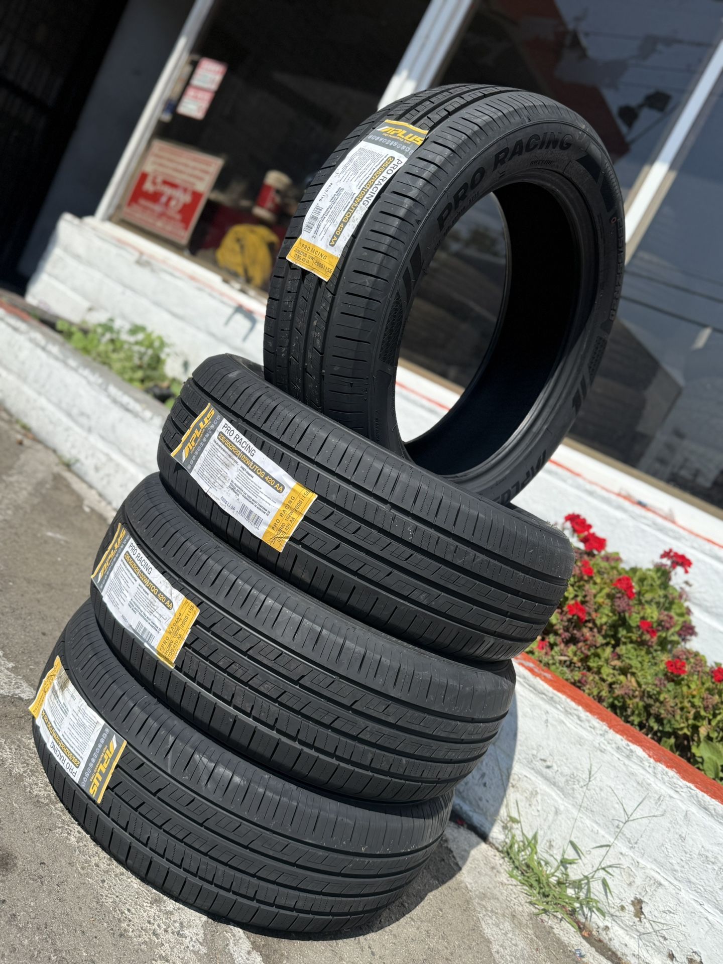 235/55/20 Vendo Set De Llantas Nueva De La Marca APLUS CON 50.000 Millas De Garantía
