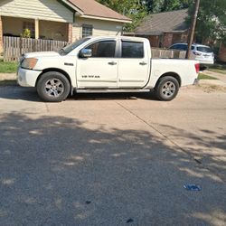 Nissan Titan V8 2011 