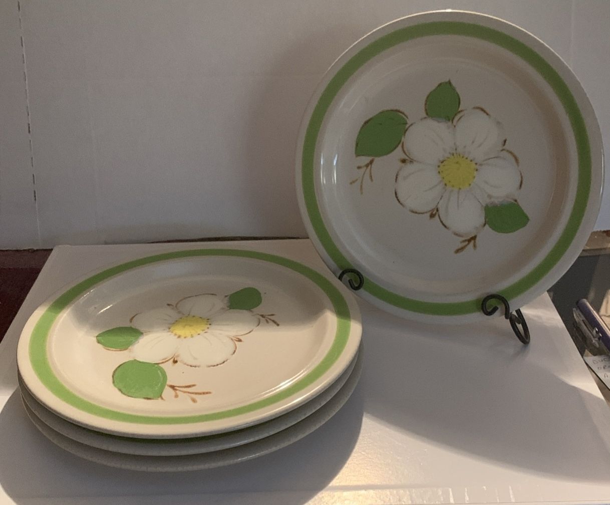 Mid Century Modern Green Leaves173 Stoneware by Sigma Floral Plates Japan 7.5"