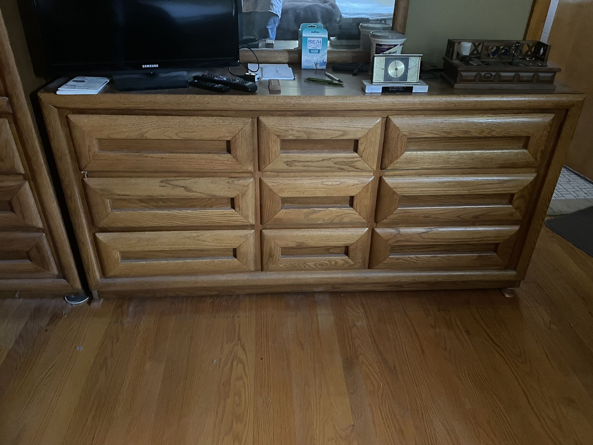 WOOD BEDROOM SET THREE PIECES