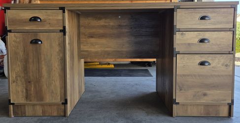 Office Furniture - Desk, Filing Cabinets, Side Table