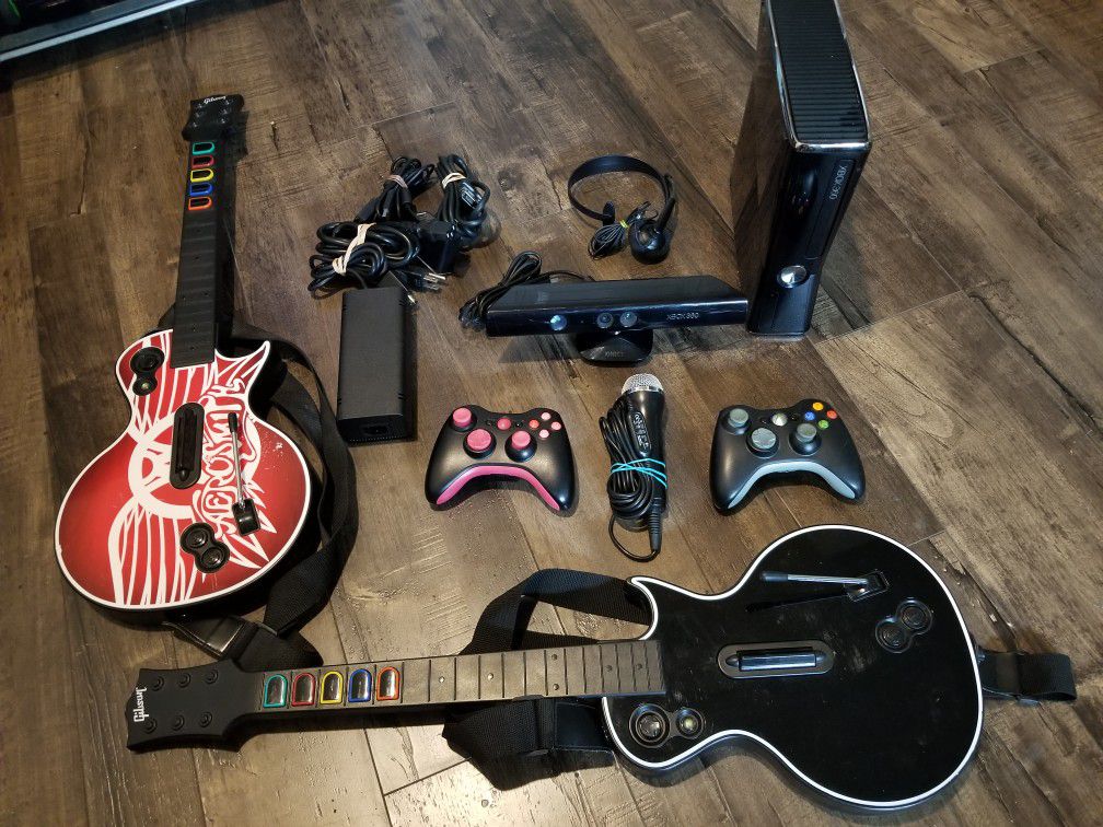 Xbox 360.S + 2 Controller + 15 Games + Kinect + 250G + Guitar Hero + Microphone + Headset.