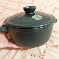 Emile Henry 2.6 quart round Dutch Oven