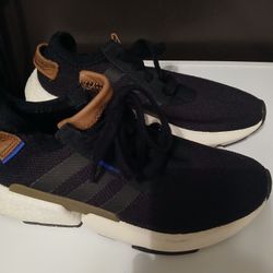Youth Addidas Shoes, Size Y5.5