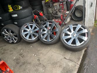 22 inch Original Forgiato 3 piece wheels 5x112 staggered set with NEW tires 255/30R22 and 295/35R22  1750$ for 4 rims with 4 tires . Mount available b