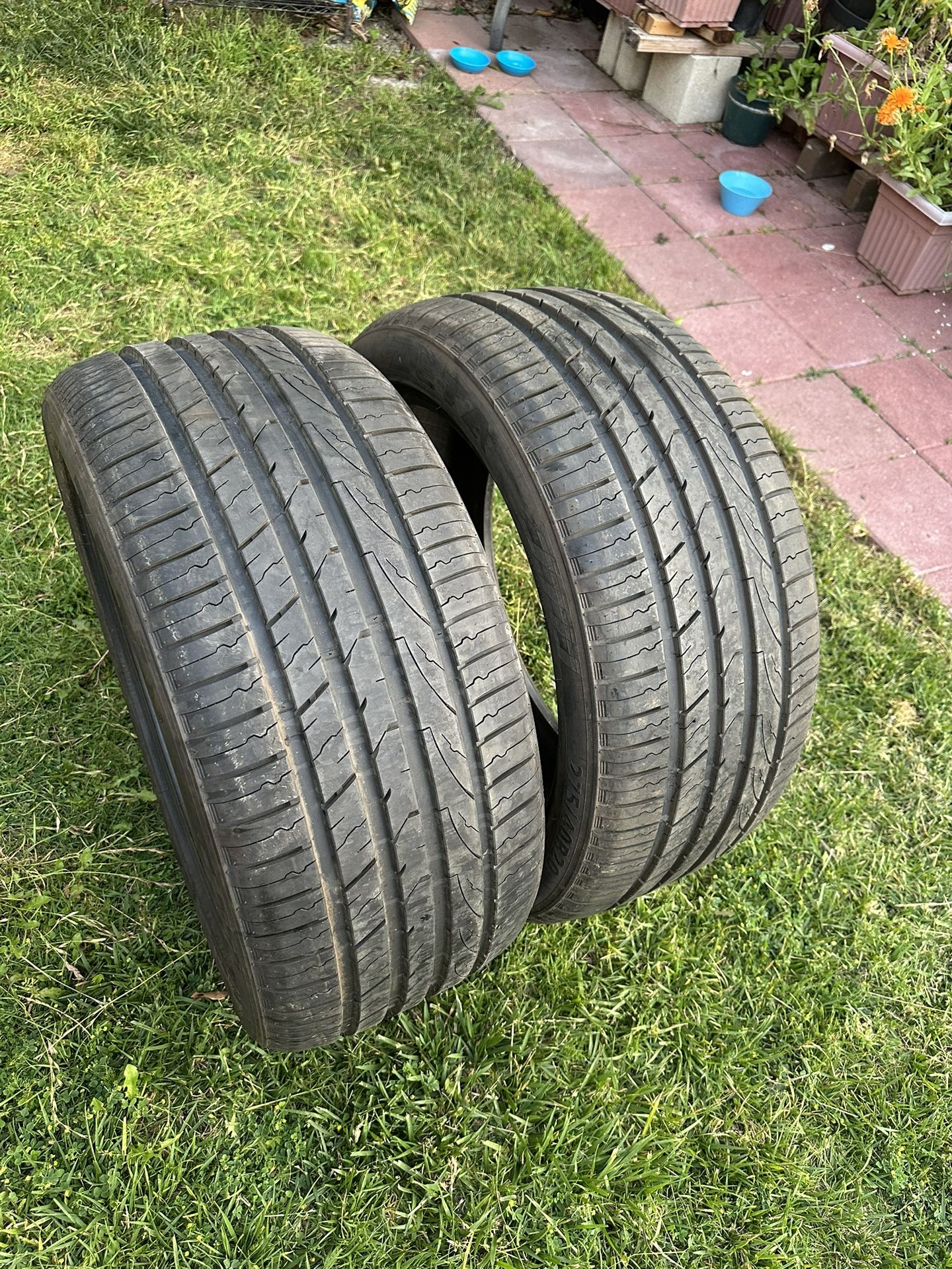 P275-40-ZR20” Low Pro Tires