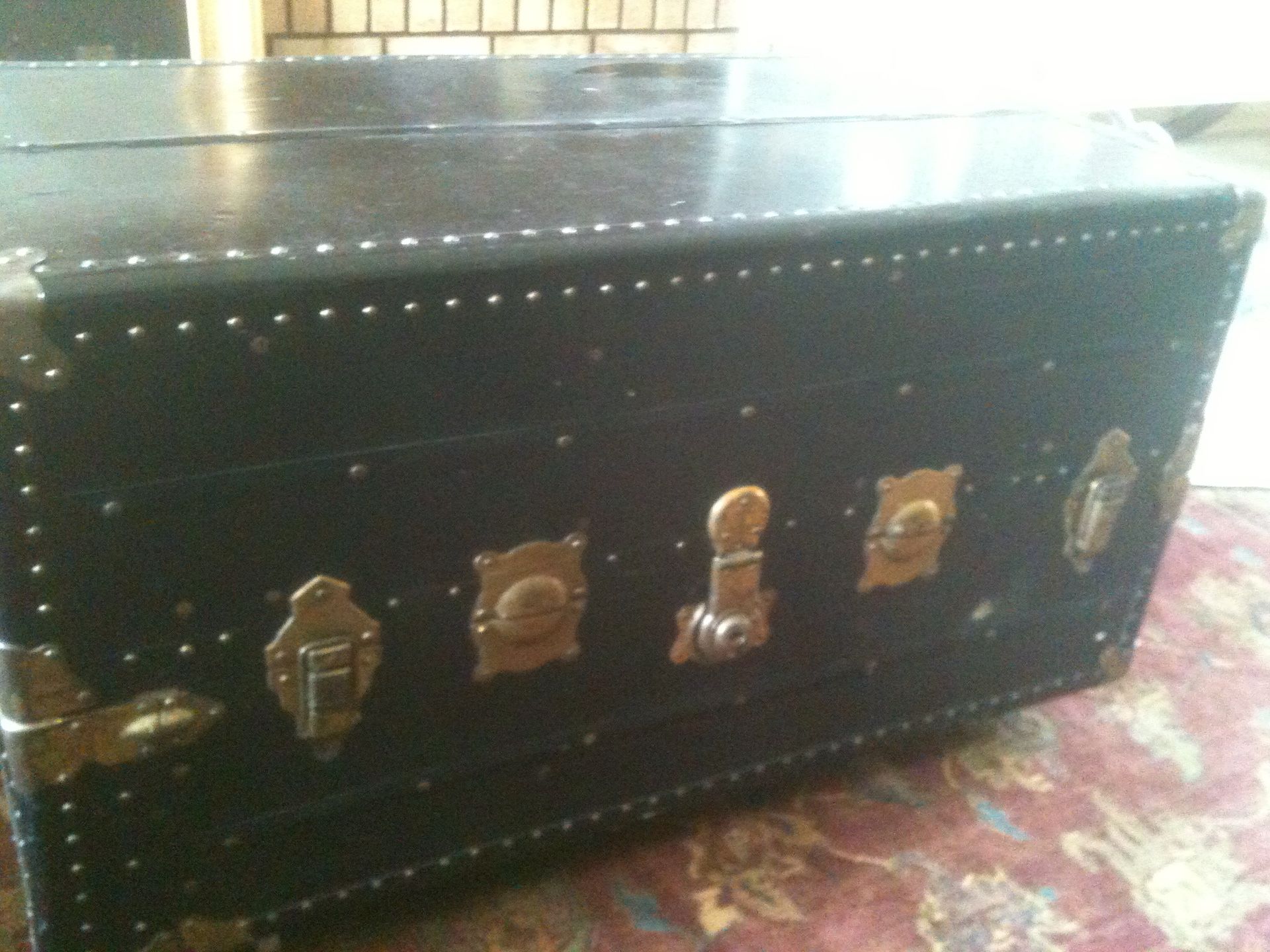 Vintage travel trunk w/drawers, hangers
