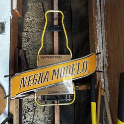 Modelo Beer Lamp. Bar/Man Cave Décor.