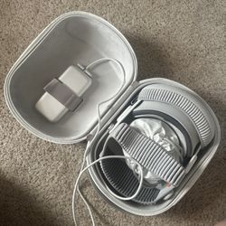 Apple Vision Pro W/ Dual-Knit/Solo-Knit bands, Apple case, Etc.