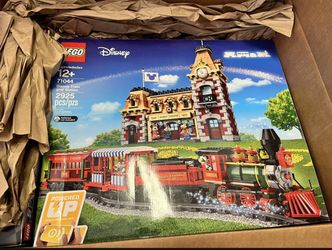 *NEW* LEGO Disney: Disney Train and Station (#71044)