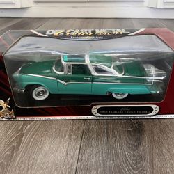 Diecast 1/18 scale Road Signature 1955 Ford Fairlane Crown Victoria Green 