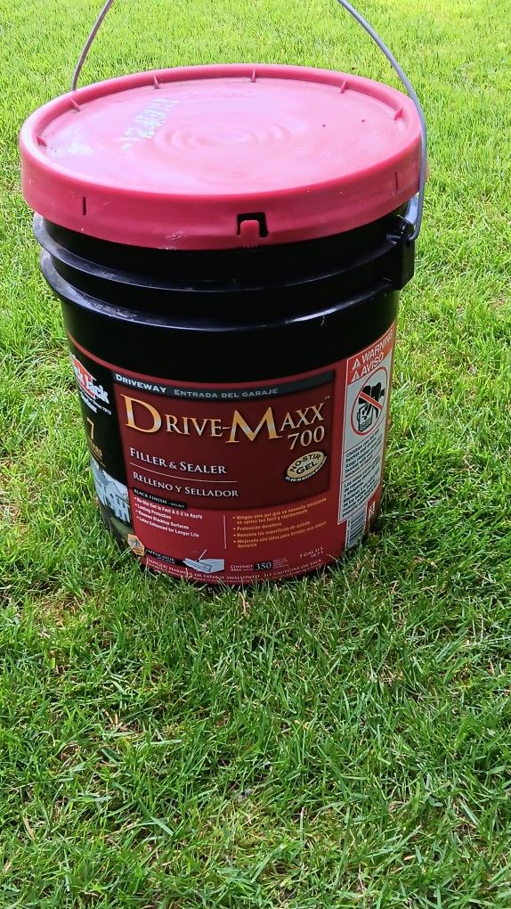 Blacktop Filler & Sealer