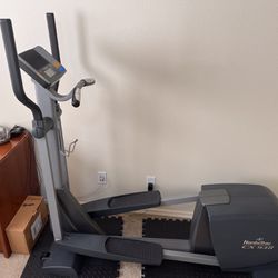 NordicTrack CX 938 Elliptical Trainer Featured With 10 Workout Programs - Decent Features In Lower-End Model