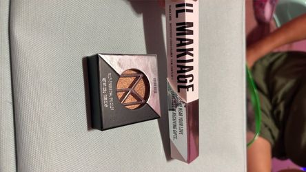 IL MAKIAGE waterproof liquid eyeliner and multi-dimensional eyeshadow