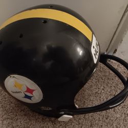 Steelers Small Helmet. 2 Footballs. Metal Wallet