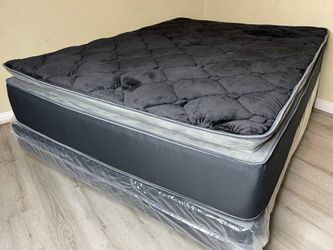 14” Queen Midnight Collection Hybrid Pillow Top Mattress!